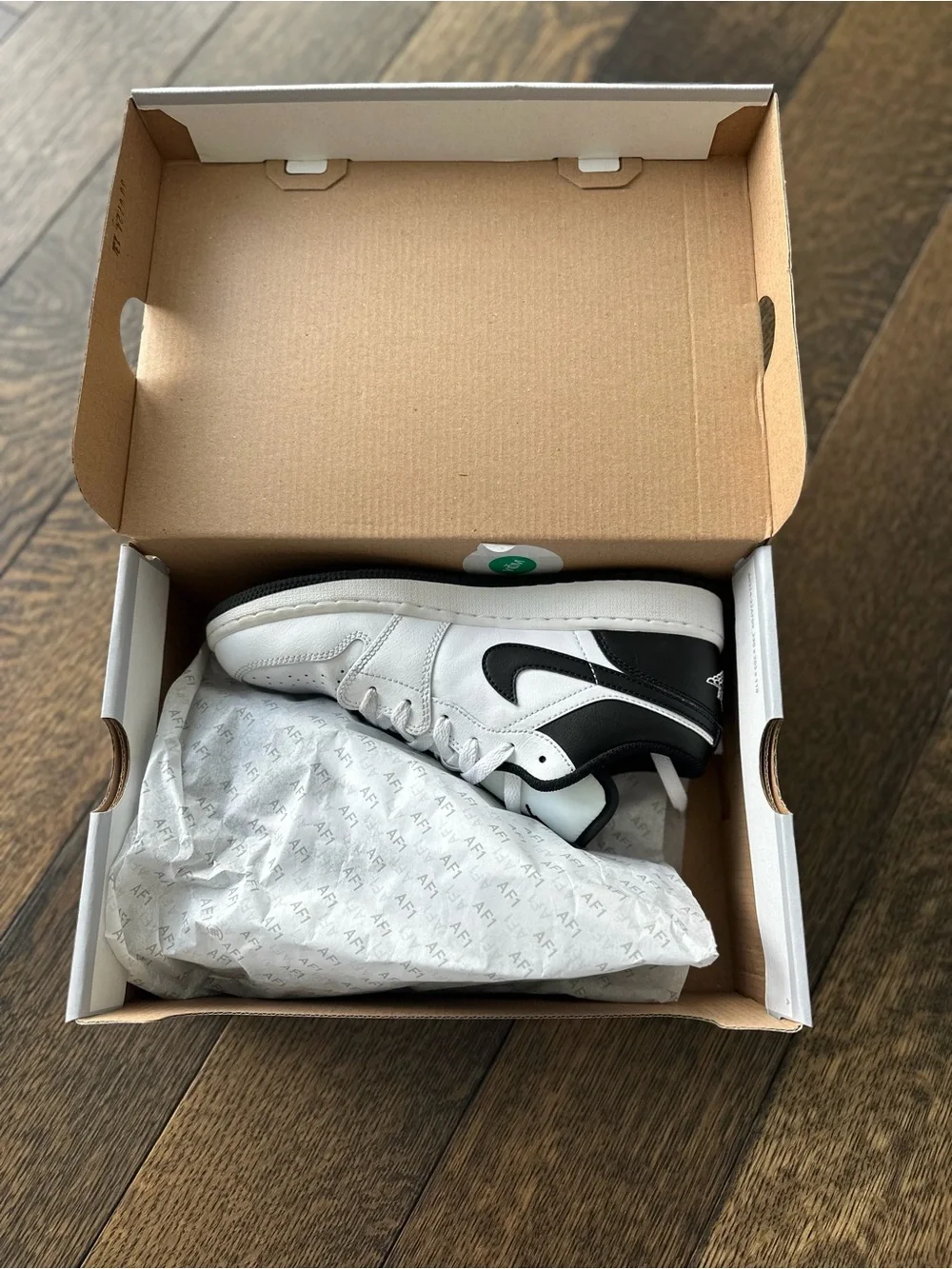 Nike Kids White Air Force 1 BG Low-Top Sneakers. Size 6.5.